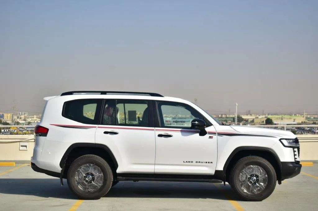 LC300 Diesel 2023 | 2023 Toyota Land Cruiser 300 GR Sport V6 3.3L Diesel | Sahara Motors Dubai